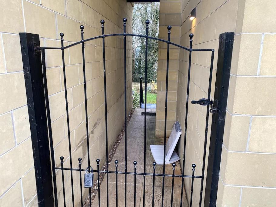 The Retreat, Luxury Studio Apartment In Bath With Parking Extérieur photo
